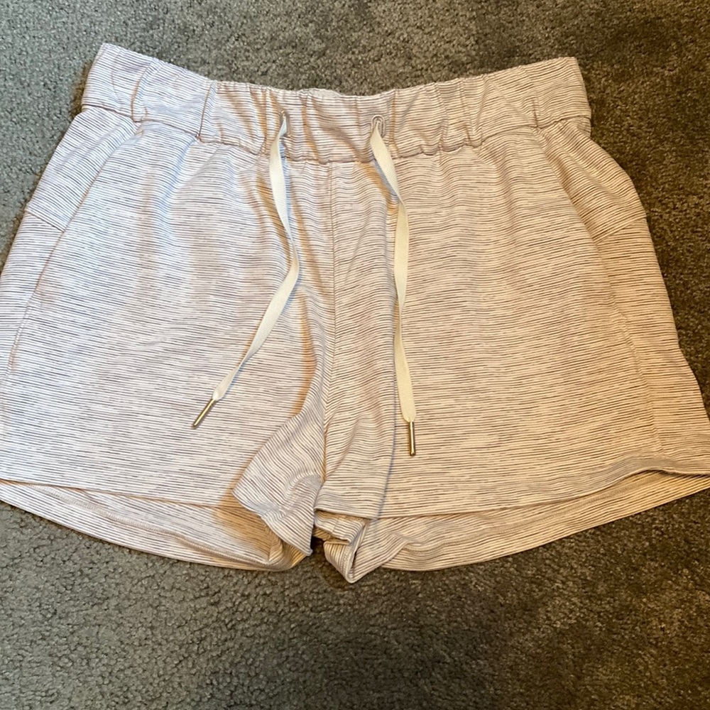 lululemon on the fly 2.5” shorts